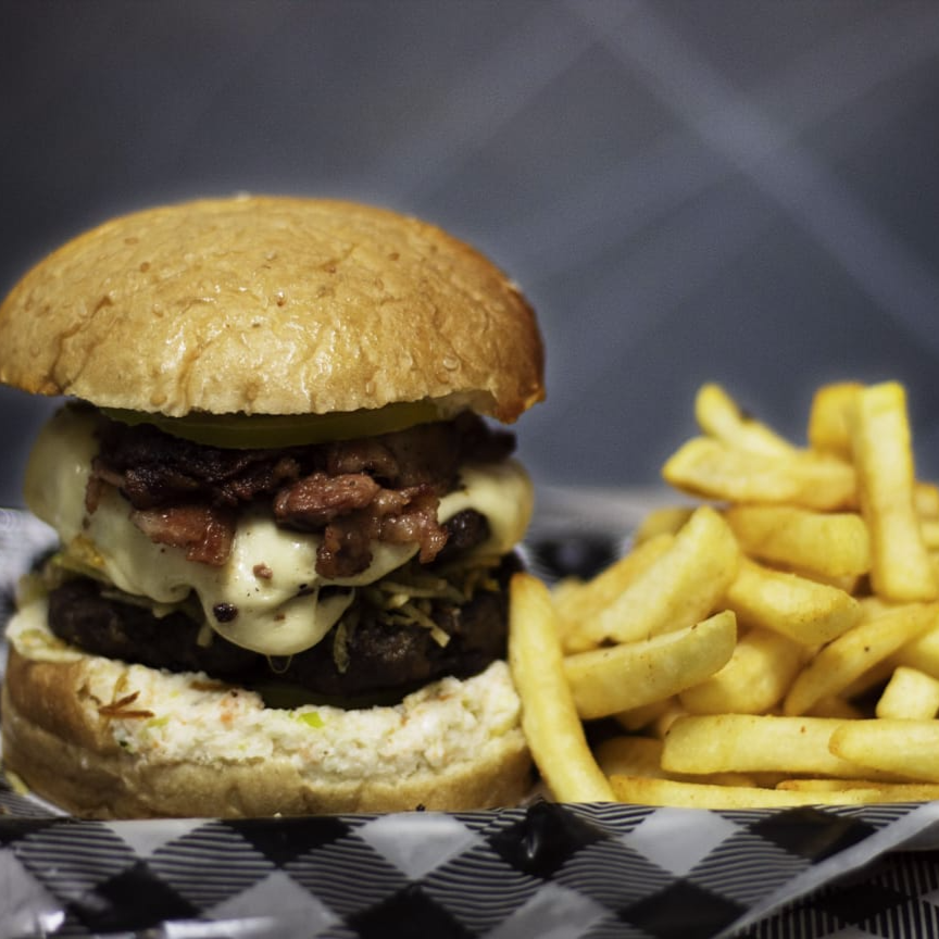 Hamburguesa Mixta con Papas