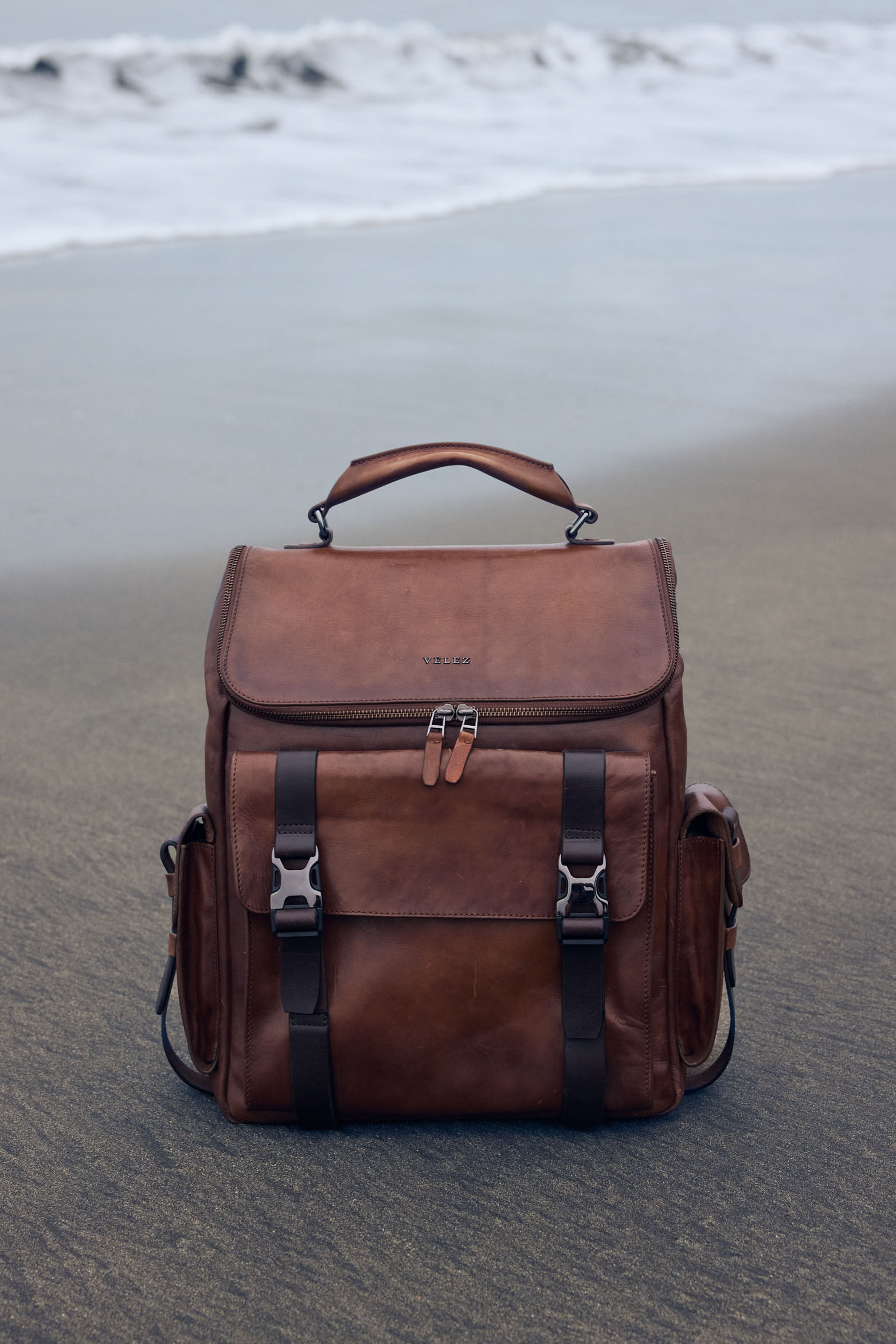Morral archaeology de cuero semi brillante para hombre ajuste chapas - imagen 1