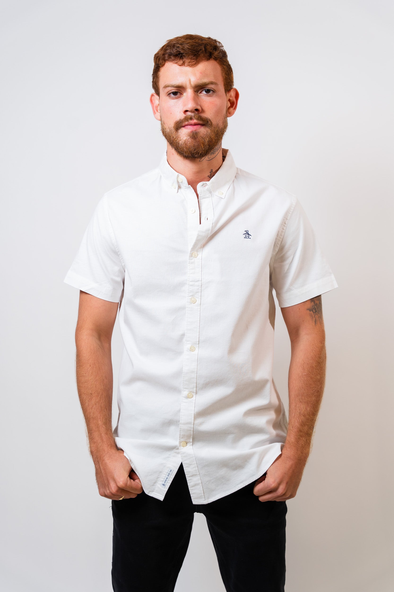 Camisa Blanca Hombre Manga Corta Penguin BOTONES AMARILLOS - imagen 1